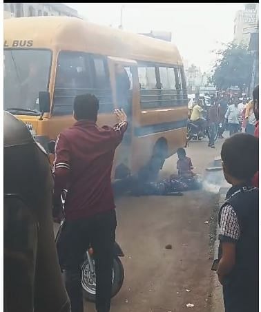 ಕಲಬುರಗಿ: ಶಾಲಾ ವಾಹನದ ಮೇಲೆ ವಿದ್ಯುತ್‌ ತಂತಿ ಕಡಿದು ಬಿದ್ದು ಮಹಿಳೆ ಗಾಯ