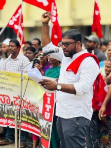 ಮಂಗಳೂರು| ಪಿಎಂ ಸ್ವನಿಧಿ ಸಾಲ ಯೋಜನೆ ಬೀದಿಬದಿ ವ್ಯಾಪಾರಿಗಳ ಪ್ರತಿಭಟನೆ