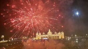 ಬೆಂಗಳೂರು |ರಾಜ್ಯದೆಲ್ಲೆಡೆ ಹೊಸ ವರ್ಷ ಆಚರಣೆ : 2025ಕ್ಕೆ ವಿದಾಯ ಹೇಳಿ 2026ನ್ನು ಕೇಕ್​ ಕತ್ತರಿಸಿ ಸಂಭ್ರಮ