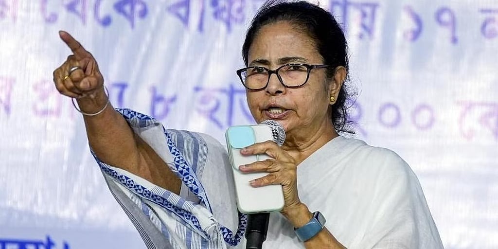ಮುಖ್ಯ ಚುನಾವಣಾ ಆಯುಕ್ತ ಬಂಗಾಳ ಅಧಿಕಾರಿಗಳಿಗೆ ಬೆದರಿಕೆ ಹಾಕಿದ್ದಾರೆ: ಮಮತಾ ಬ್ಯಾನರ್ಜಿ