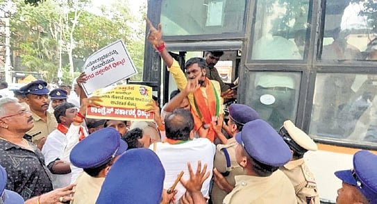 ಖಾಲಿದ್ ಕಾರ್ಯಕ್ರಮ ವಿರೋಧಿಸಿ ಪ್ರತಿಭಟನೆ; 50 ಬಿಜೆಪಿ ಯುವ ಕಾರ್ಯಕರ್ತರ ಬಂಧನ