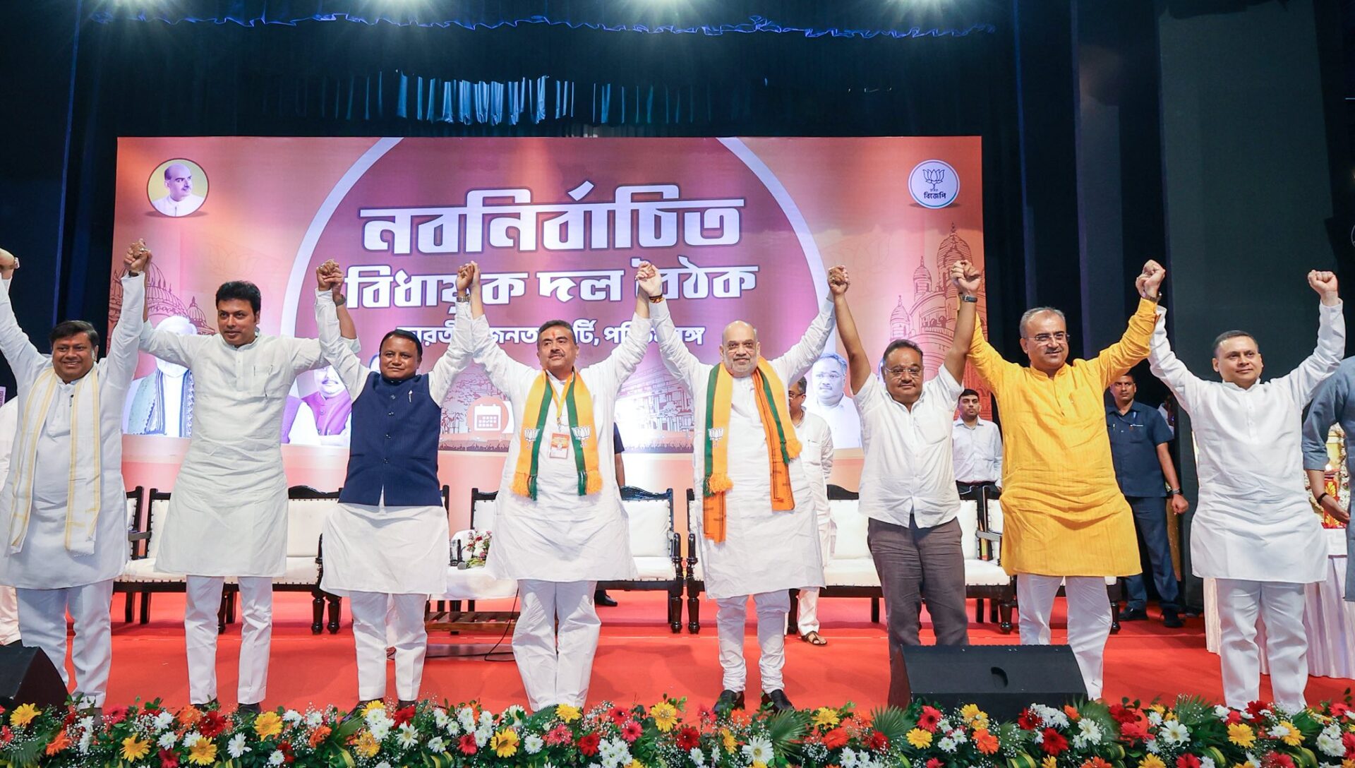 ಪಶ್ಚಿಮ ಬಂಗಾಳದಲ್ಲಿ ಬಿಜೆಪಿ ಸರ್ಕಾರ ಅಸ್ತಿತ್ವಕ್ಕೆ | ಮುಖ್ಯಮಂತ್ರಿ ಆಗಿ ಸುವೇಂದು ಅಧಿಕಾರಿ ಪ್ರಮಾಣವಚನ