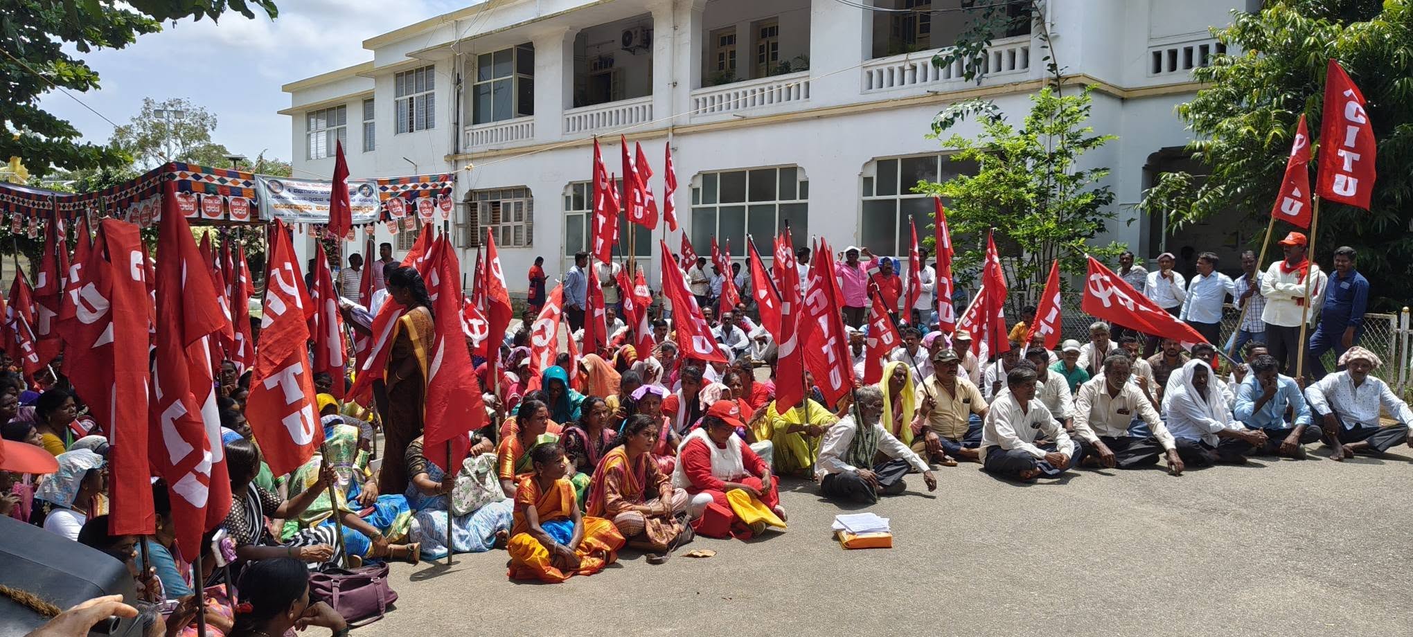 ಕಾರ್ಮಿಕರಿಗೆ ಮಾಸಿಕ ₹36 ಸಾವಿರ ಕನಿಷ್ಠ ವೇತನ ನಿಗದಿಗೆ ಆಗ್ರಹಿಸಿ ಸಿಐಟಿಯು ಪ್ರತಿಭಟನೆ
