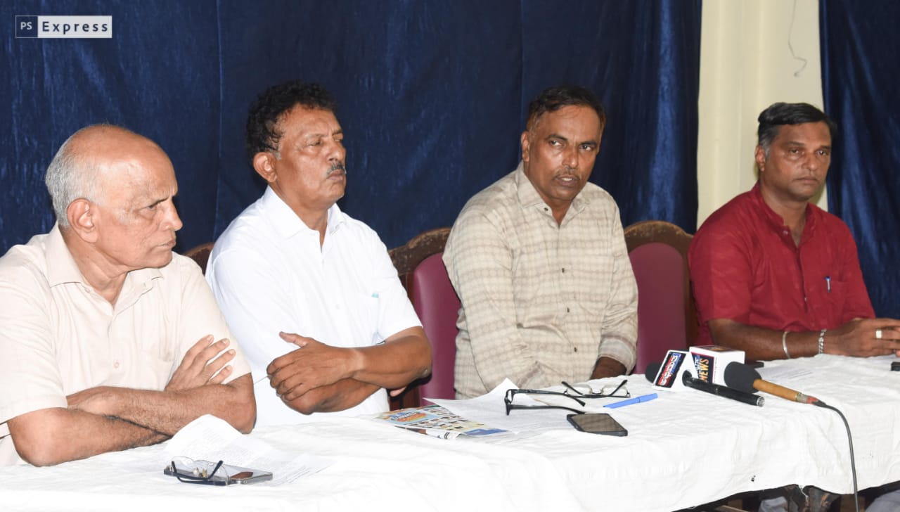 ಸರಕಾರಿ ಆಸ್ಪತ್ರೆಗಳನ್ನು ಖಾಸಗಿ ಕಾಲೇಜುಗಳಿಗೆ ಹಸ್ತಾಂತರ ವಿರೋಧಿಸಿ ಸಿಪಿಐಎಂ ಹೋರಾಟ | ಮೇ 14ರಂದು ಮಂಗಳೂರಿನಲ್ಲಿ ಬೃಹತ್ ಪ್ರತಿಭಟನೆ