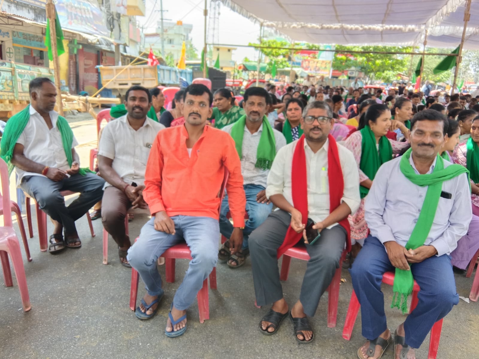 ಬಿಡದಿ ಟೌನ್ ಶಿಪ್ ಯೋಜನೆ ಅನುಷ್ಠಾನ ಖಂಡಿಸಿ; ಕೃಷಿ ಭೂಮಿ ಸ್ವಾಧೀನ ವಿರೋಧಿಸಿ ರೈತರ ಬೃಹತ್ ರಸ್ತೆ ತಡೆ
