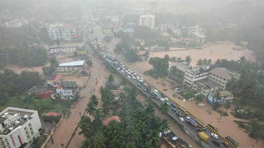 ಮುಂಗಾರು ಮುನ್ನದ ಮಳೆ-ಗಾಳಿ ಅಬ್ಬರ: ಮೆಸ್ಕಾಂಗೆ ₹11.73 ಕೋಟಿ ನಷ್ಟ, ಸಾವಿರಾರು ವಿದ್ಯುತ್ ಕಂಬಗಳು ಹಾನಿ