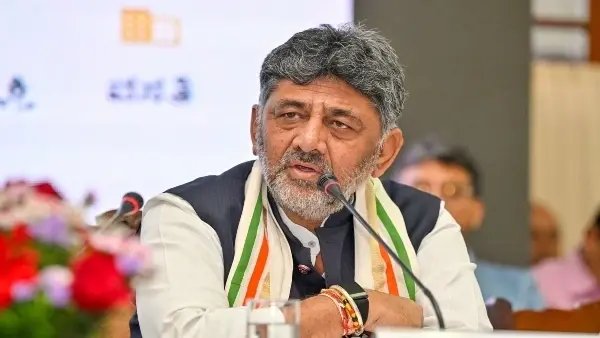 “10 ಗಂಟೆಗೆ ಕಚೇರಿಯಲ್ಲಿ ಇರಲೇಬೇಕು”: ಅಧಿಕಾರಿಗಳಿಗೆ ಸಿಎಂ ಡಿಕೆಶಿ ಸೂಚನೆ
