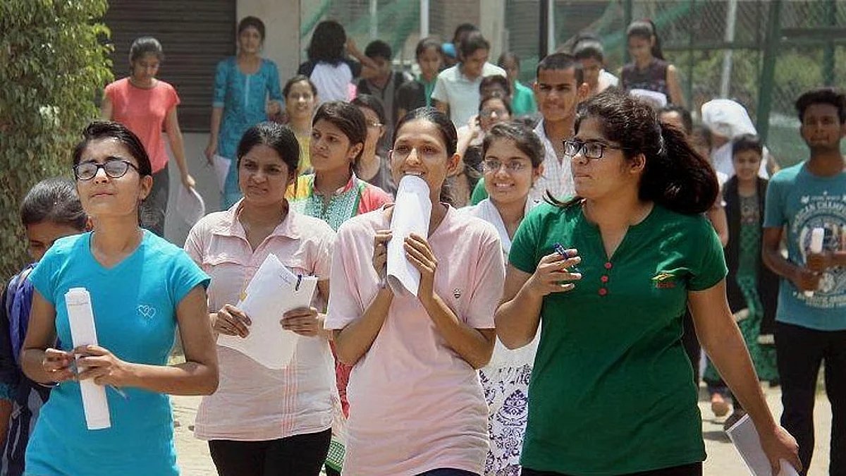 NEET ಪರೀಕ್ಷಾ ವ್ಯವಸ್ಥೆ ವಿರುದ್ಧ ವಿದ್ಯಾರ್ಥಿಗಳ ಆಕ್ರೋಶ: ಪ್ರಕ್ರಿಯೆ, ಒತ್ತಡ - ಅವ್ಯವಸ್ಥೆ ಕುರಿತು ಟೀಕೆ