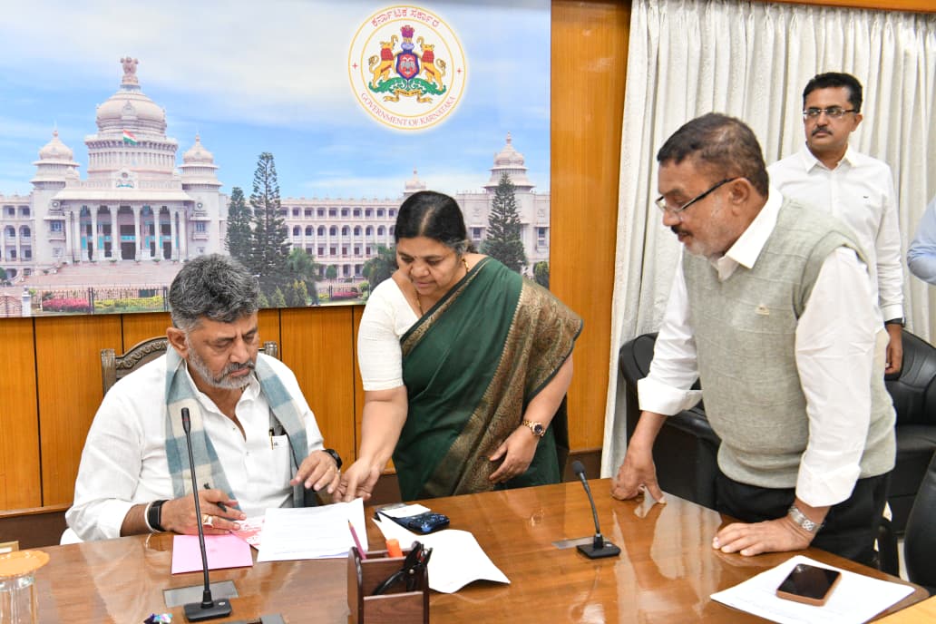 ಕನಿಷ್ಠ ವೇತನ ಜಾರಿಗೆ ವಿಳಂಬ ಬೇಡ: ಸಿಎಂಗೆ ಜಂಟಿ ಕಾರ್ಮಿಕ ಸಂಘಟನೆಗಳ ನಿಯೋಗದಿಂದ ಮನವಿ