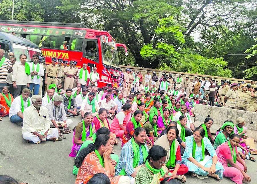 ಸರ್ಜಾಪುರ ಹೋಬಳಿ ಭೂ ಸ್ವಾಧೀನ ರೈತರ ಮೇಲೆ ಹಲ್ಲೆ, ಬಂಧನ ಕ್ರಮಕ್ಕೆ ಸಿಪಿಐ(ಎಂ) ಖಂಡನೆ