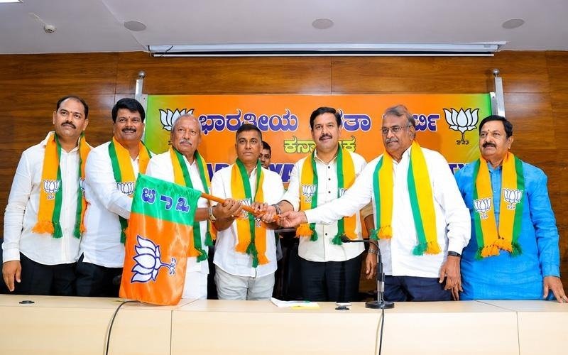 ಸತೀಶ್ ಜಾರಕಿಹೊಳಿ ಆಪ್ತ ಸದಾಶಿವ ದೇಶಿಂಗೆ ಬಿಜೆಪಿ ಸೇರ್ಪಡೆ