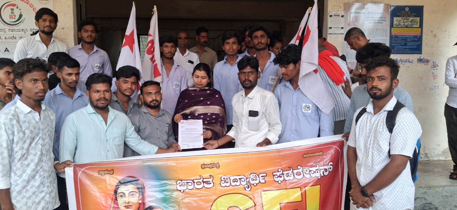 ಹೆಚ್ಚುವರಿ ಪ್ರವೇಶ ಶುಲ್ಕ ವಸೂಲಿ ಆರೋಪ: ಶ್ರೀರಾಮುಲು ಸ್ಮಾರಕ ಕಾಲೇಜಿನ ವಿರುದ್ಧ ಎಸ್ಎಫ್‌ಐ ಪ್ರತಿಭಟನೆ