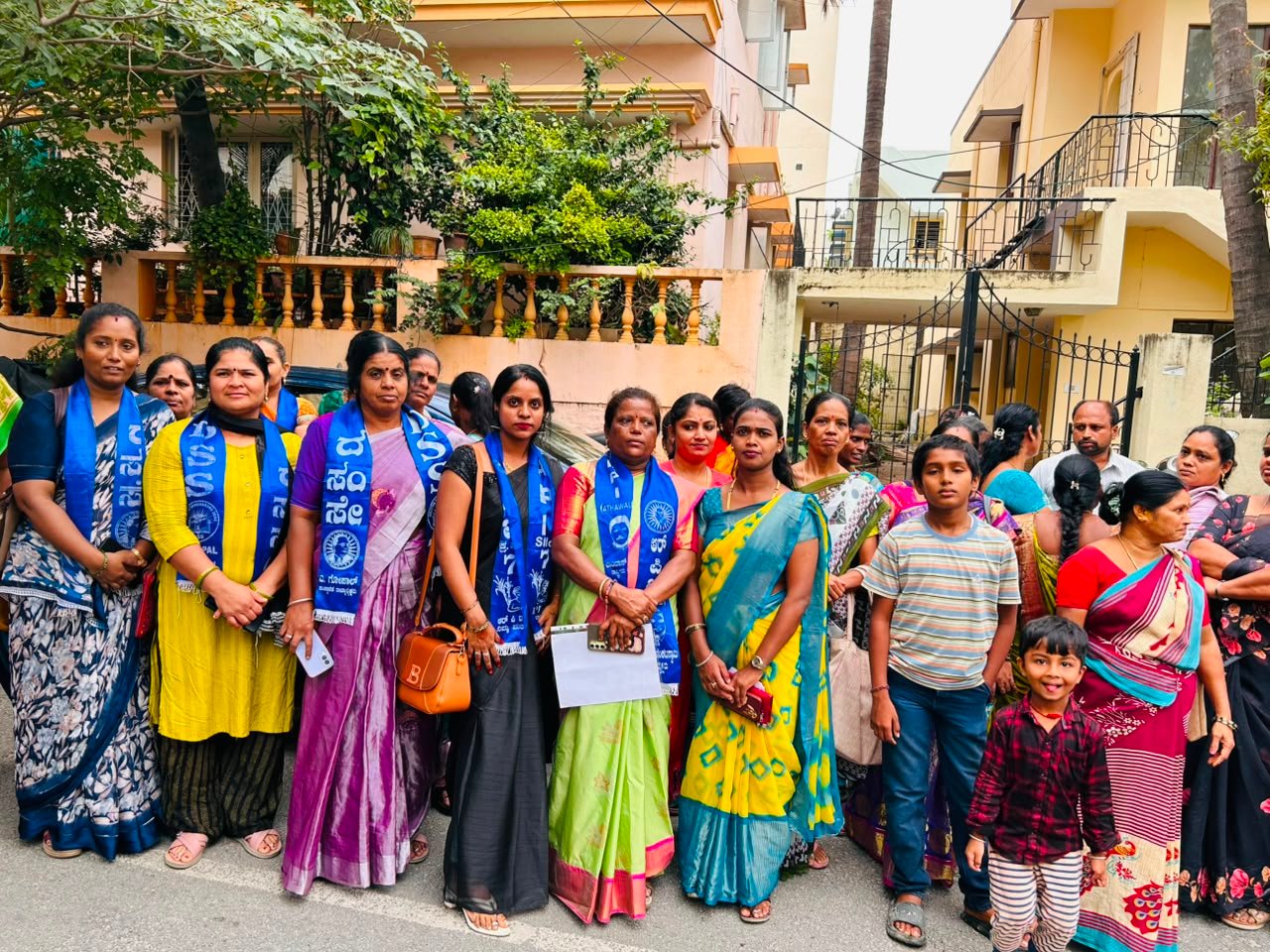 ಸರ್ಕಾರಿ ಜಾಗದಲ್ಲಿ ವಾಸಿಸುವ ಬಡ ಕುಟುಂಬಗಳಿಗೆ ಶಾಶ್ವತ ಪರಿಹಾರಕ್ಕೆ ಒತ್ತಾಯ