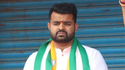 ಪರಪ್ಪನ ಅಗ್ರಹಾರ ಜೈಲಿನಲ್ಲಿ ಪ್ರಜ್ವಲ್‌ ರೇವಣ್ಣ ಬಳಿ ಆಂಡ್ರಾಯ್ಡ್‌ ಮೊಬೈಲ್ ಪತ್ತೆ