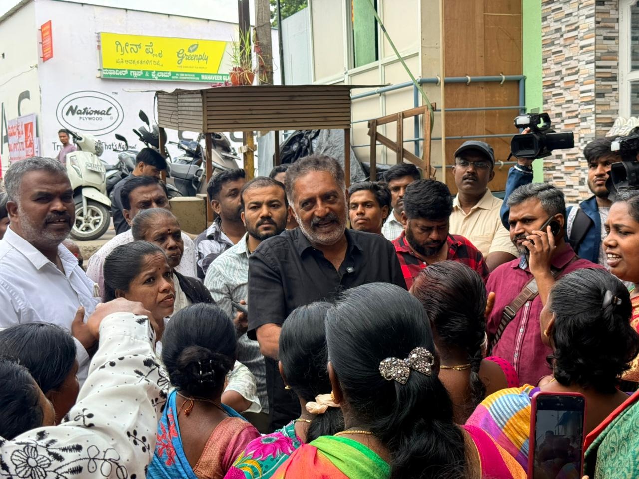 ‘ನಾವು ಕಳ್ಳರಲ್ಲ, ನಮ್ಮ ಹಕ್ಕಿಗಾಗಿ ಹೋರಾಡುತ್ತೇವೆ; ಗೆದ್ದೇ ಗೆಲ್ಲುತ್ತೇವೆ’: ಪ್ರಕಾಶ್ ರಾಜ್