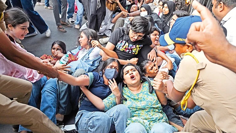 ದೆಹಲಿಯ ಬೀದಿಗಳಲ್ಲಿ ‘ಫೆಮಿನೊಮೆನಿನ್‌’: ಗಂಡಾಳ್ವಿಕೆ ವ್ಯವಸ್ಥೆಯ ವಿರುದ್ಧ ಮಹಿಳೆಯರ ಪ್ರತಿರೋಧ