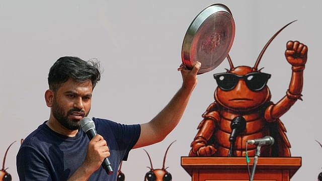 ರಾವಣನ ಜೊತೆ 30 ಅಡಿ ಜಿರಳೆ ಪ್ರತಿಕೃತಿ ದಹನ: ‘ಉಚಿತ ಪ್ರಚಾರಕ್ಕೆ ಧನ್ಯವಾದ’ ಎಂದ ಅಭಿಜೀತ್ ದೀಪ್ಕೆ!